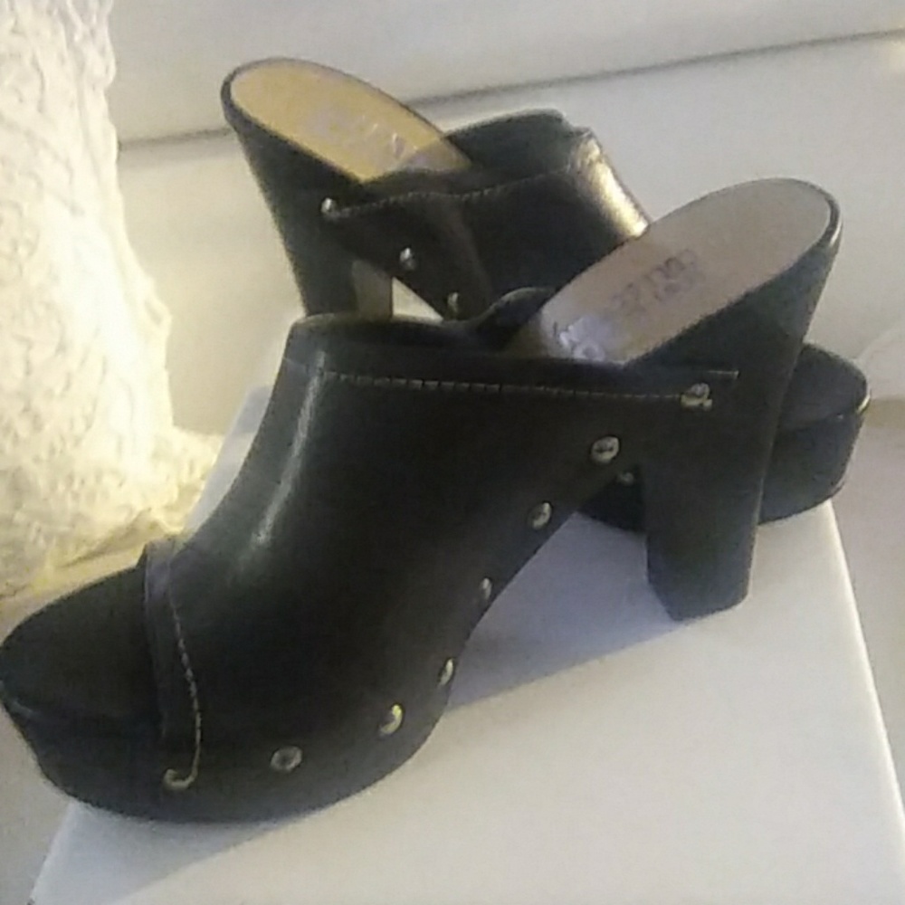 Shoes - Picture 2 of 3